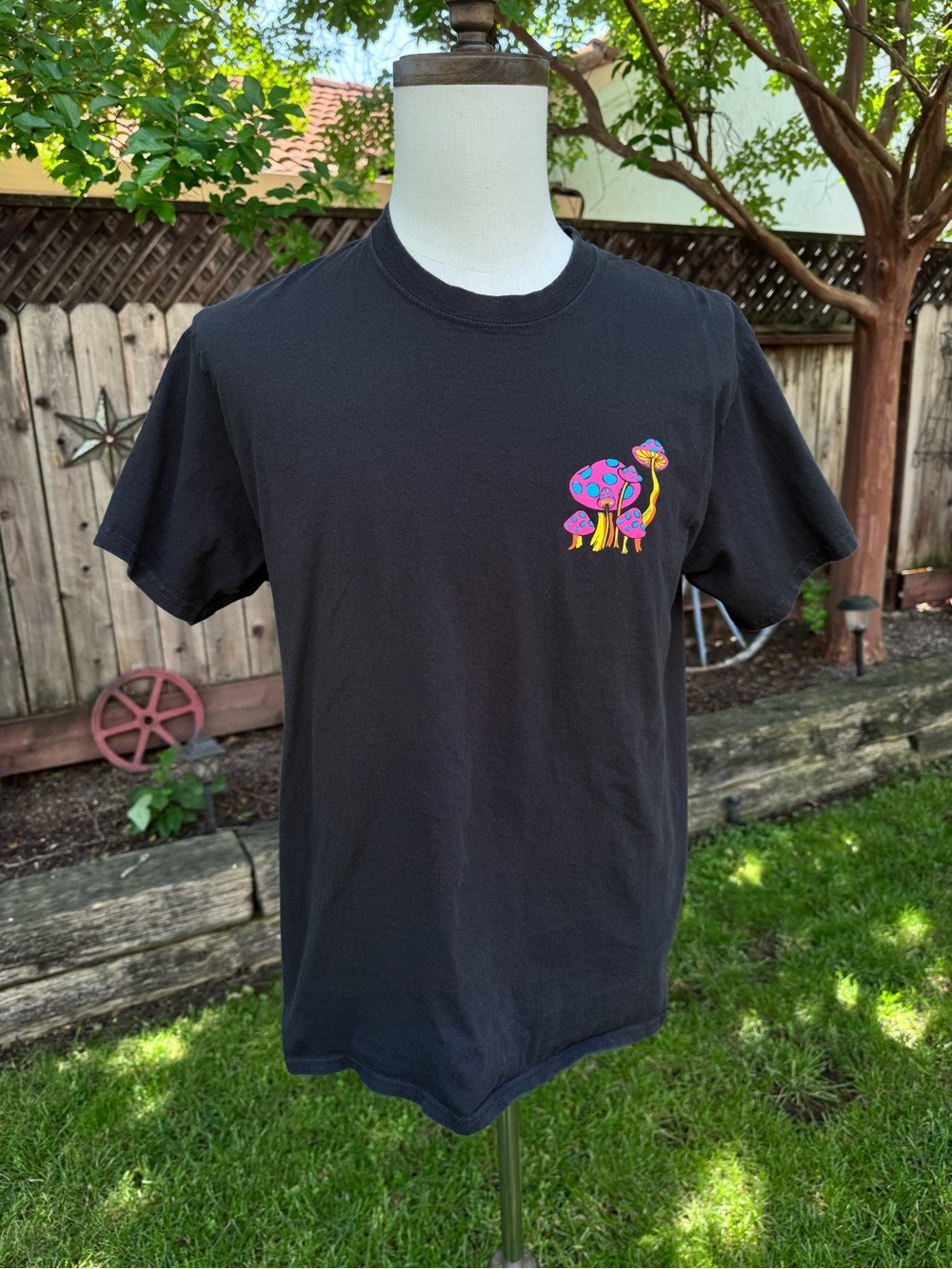 aLab Neon Mushroom Wizard Fantasy Black T-shirt Tee Men's Size Large
